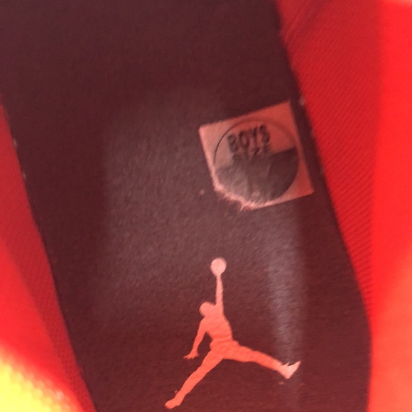 Air Jordan 1 Mid SE Peach/Black DV1336-800 USED Size 4Y - Picture 6 of 10